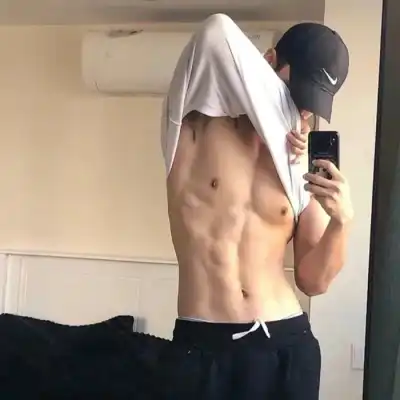 杨逸飞